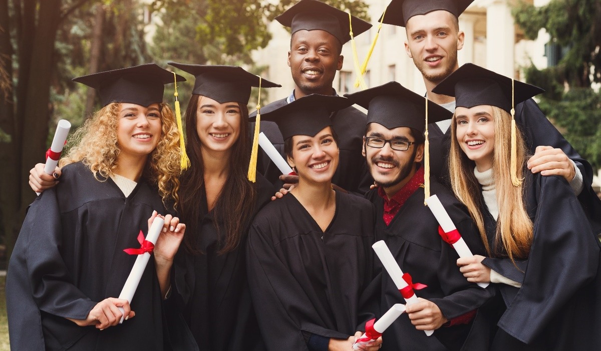 Six Reasons Why Students Are Considering a Diploma Course - EmsMobile